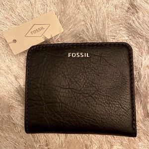 FOSSIL wallet, NWT, 3.5”/4” when closed